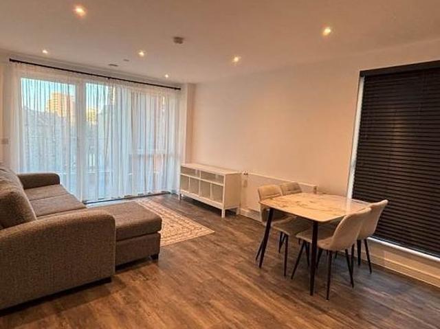 2 bedroom flat in Barking