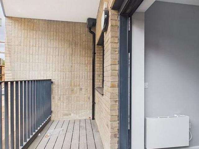 2 bedroom flat in Barking
