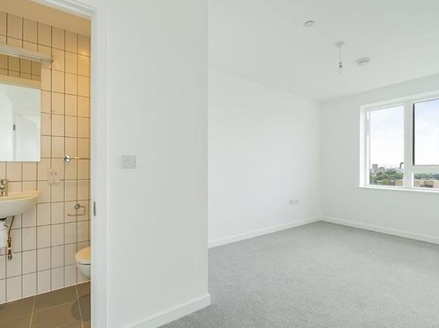 2 bedroom flat in Barking