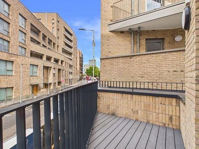 2 bedroom flat in Barking