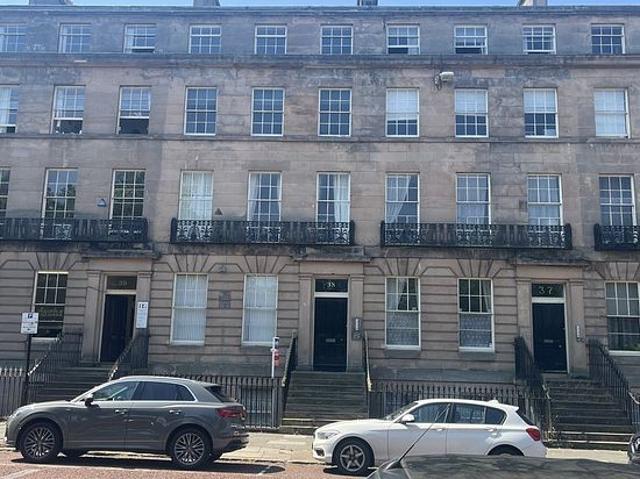 2 bedroom flat in Birkenhead