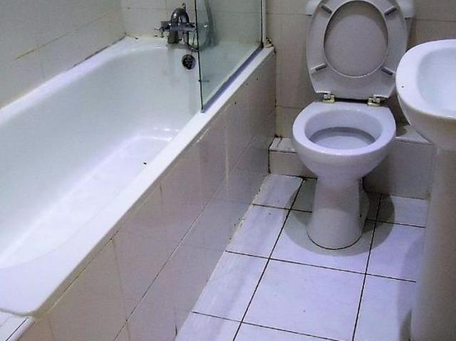 2 bedroom flat in Birkenhead