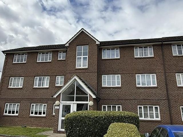 2 bedroom flat in Borehamwood