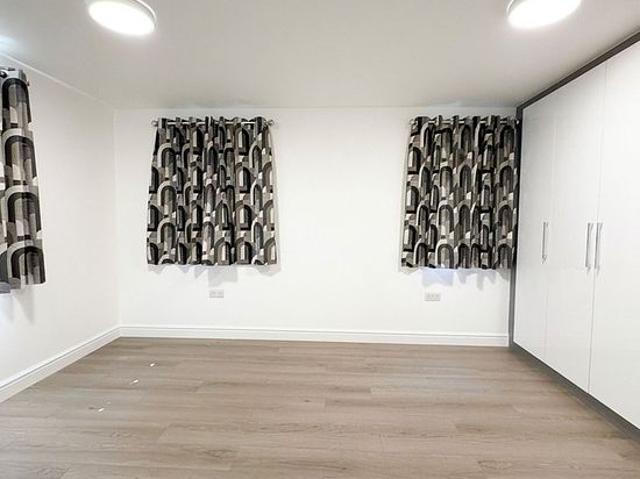 2 bedroom flat in Borehamwood