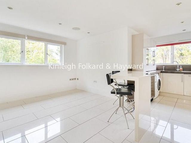 2 bedroom flat in Bromley