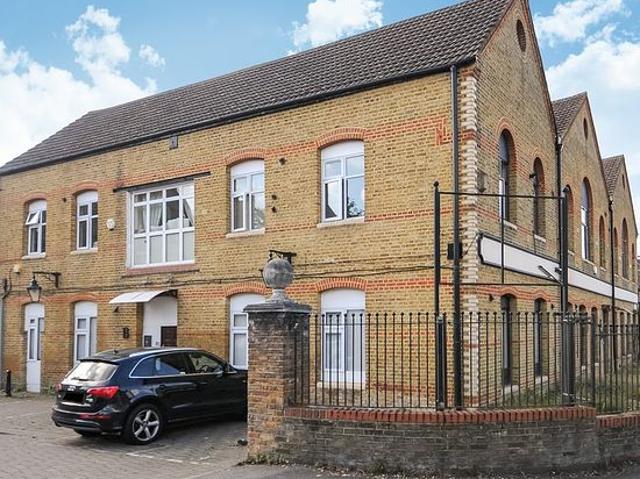 2 bedroom flat in Bromley