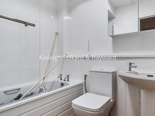 2 bedroom flat in Bromley