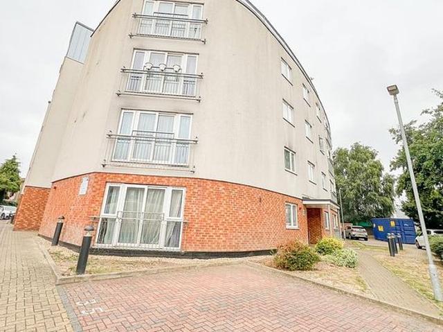 2 bedroom flat in Bromley