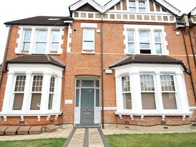 2 bedroom flat in Bromley