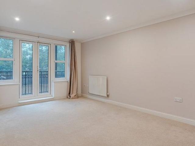 2 bedroom flat in Bromley