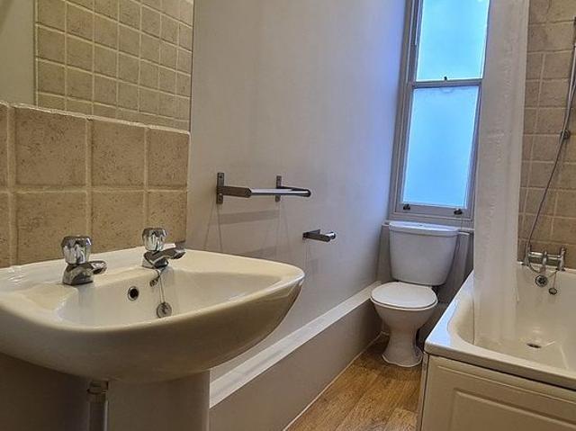 2 bedroom flat in Bromley