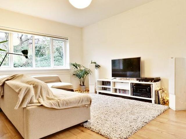 2 bedroom flat in Bromley