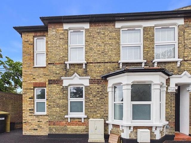 2 bedroom flat in Bromley