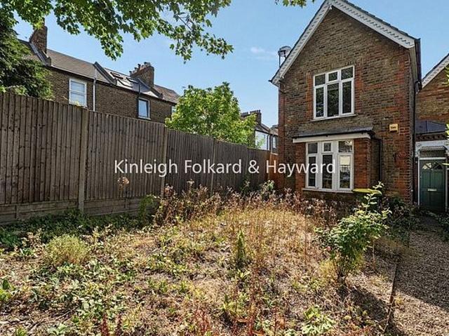 2 bedroom flat in Bromley