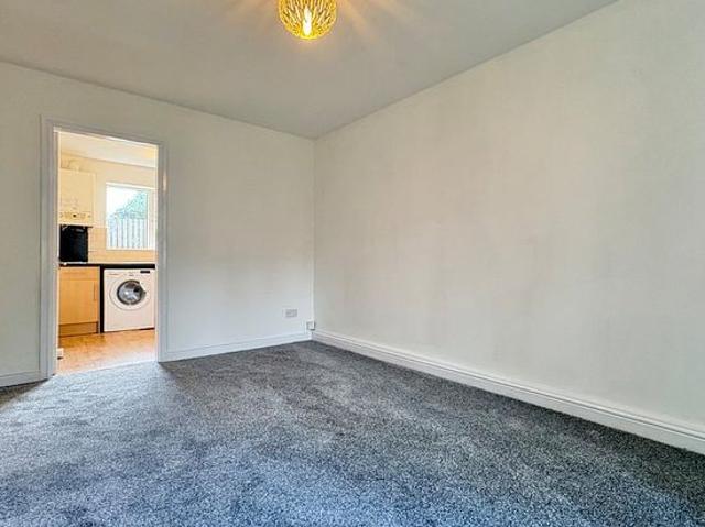 2 bedroom flat in Bradford