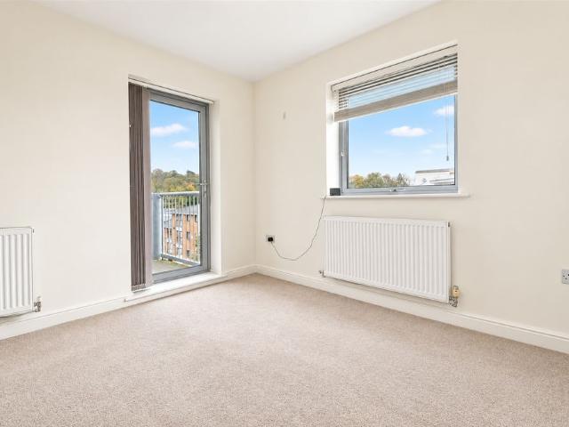 2 bedroom Flat in Coombe Way, Farnborough