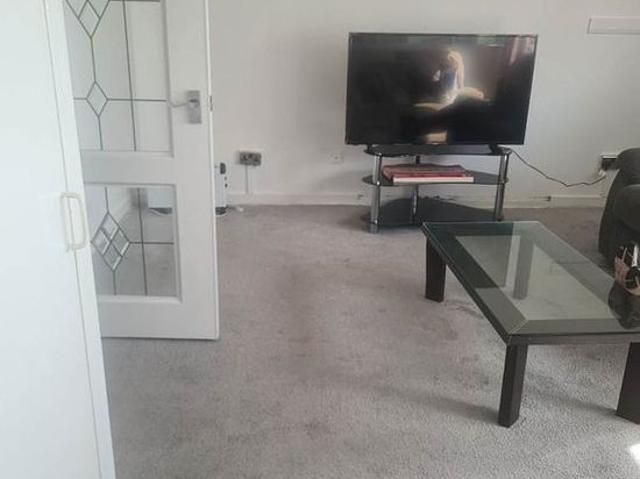 2 bedroom flat in Clydebank