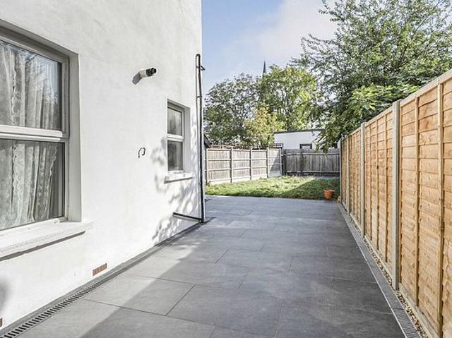 2 bedroom flat in Croydon