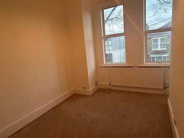 2 bedroom flat in Croydon