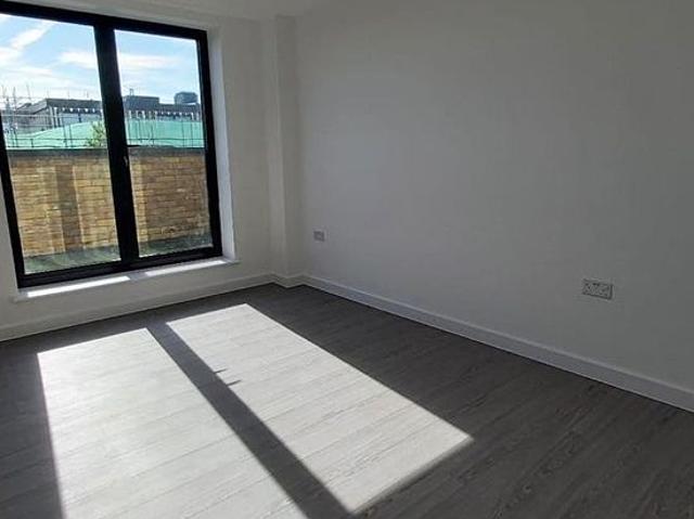 2 bedroom flat in Croydon