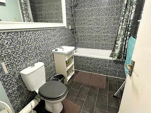 2 bedroom flat in Dagenham