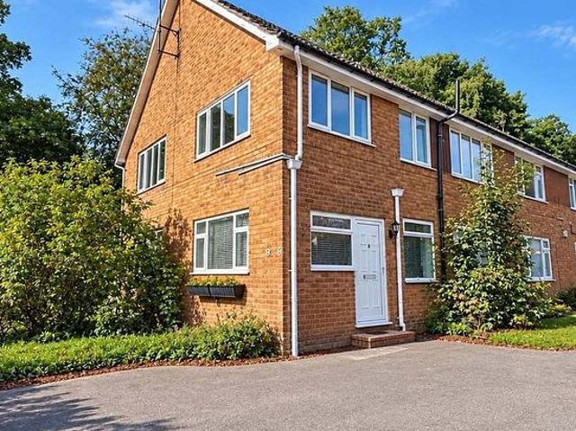 2 bedroom flat in Dronfield