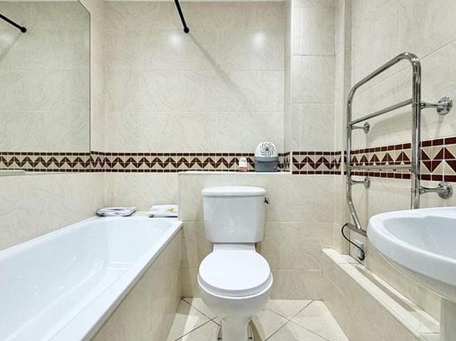 2 bedroom flat in Enfield