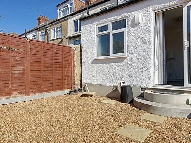 2 bedroom flat in Enfield