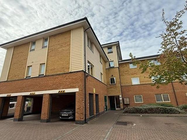 2 bedroom flat in Enfield