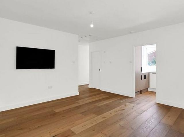 2 bedroom flat in Enfield