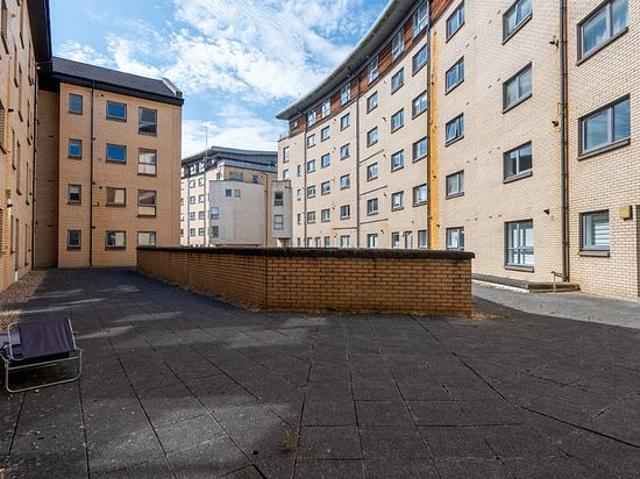 2 bedroom flat in Glasgow