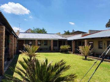2 Bedroom Flat in Glen Marais