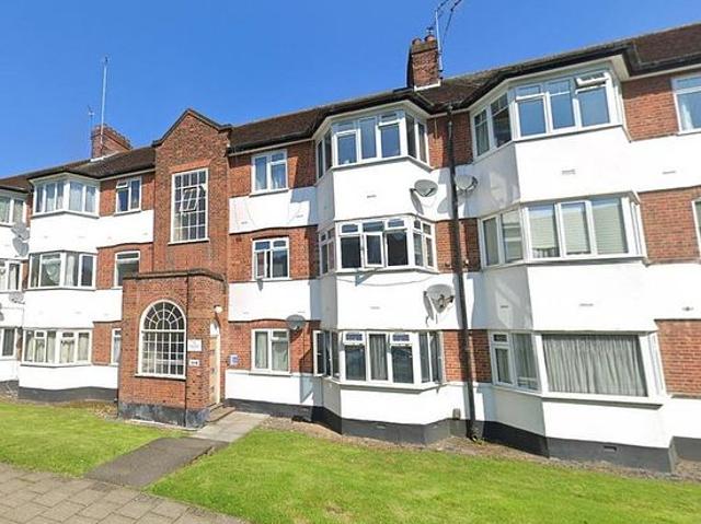 2 bedroom flat in Harrow