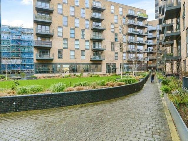 2 bedroom flat in Harrow