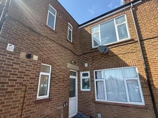 2 bedroom flat in Harrow