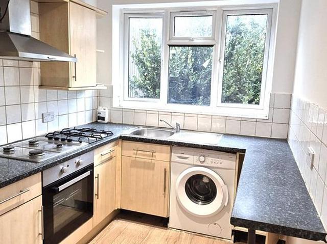 2 bedroom flat in Harrow