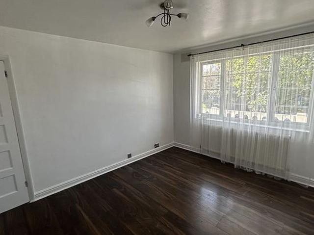 2 bedroom flat in Harrow