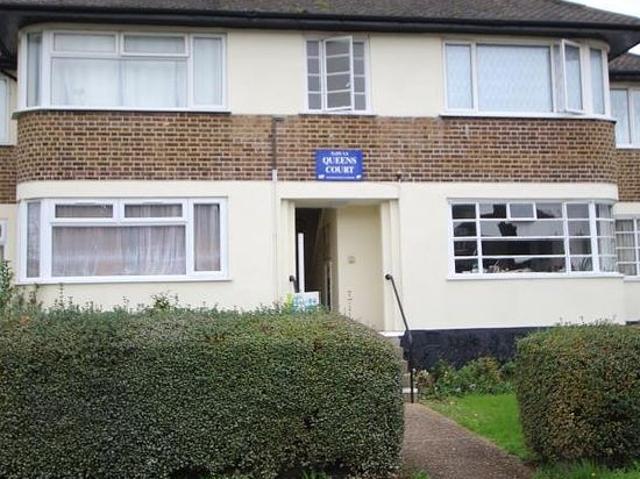2 bedroom flat in Harrow