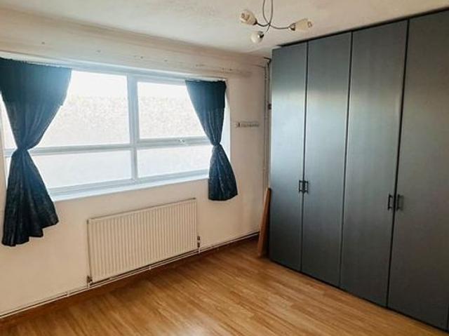 2 bedroom flat in Ilford