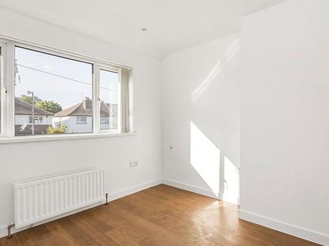 2 bedroom flat in Ilford