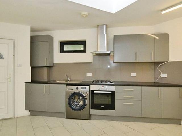 2 bedroom flat in Isleworth