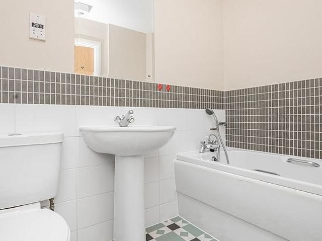 2 bedroom flat in Isleworth