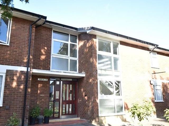 2 bedroom flat in Kingston Upon Thames
