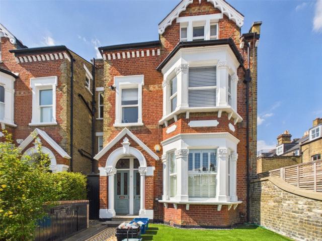 2 bedroom flat in Lancaster Park, Richmond, Surrey, TW10