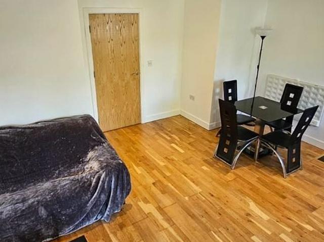 2 bedroom flat in Leeds