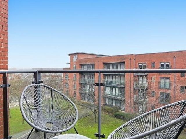 2 bedroom flat in Leeds