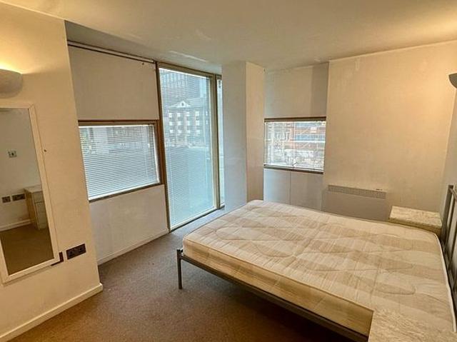 2 bedroom flat in Leeds