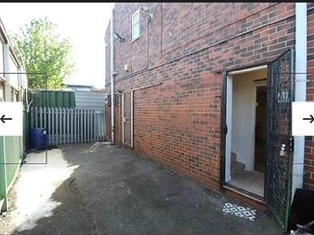 2 bedroom flat in Leeds