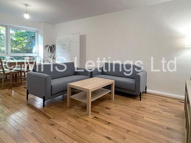 2 bedroom flat in Leeds