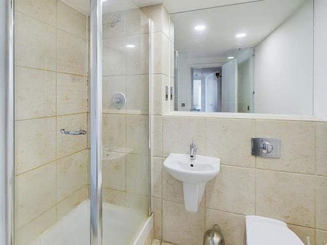 2 bedroom flat in Leeds